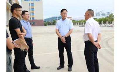 District leaders visit and investigate Zishan Industrial Park